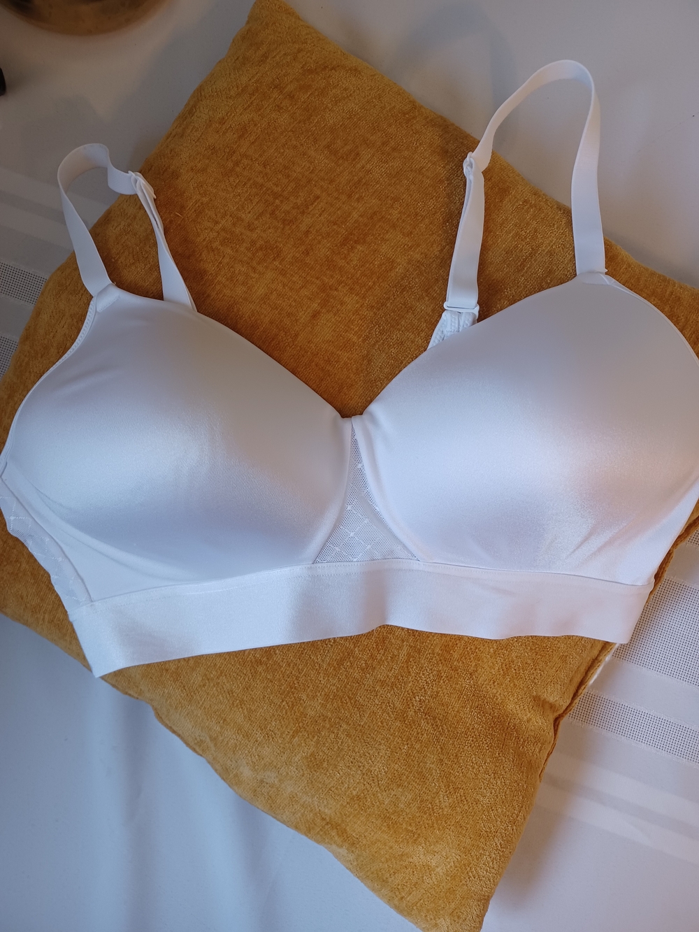 NWOT Bali White Wirefree Smooth Seamless T-shirt Bra 40C Style 3458